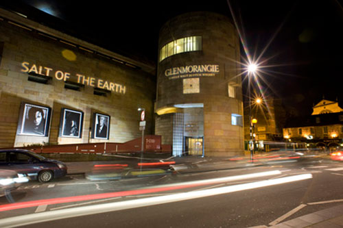 Glenmorangie logo projected onto the museum tower