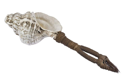 Trumpet of triton shell with one finger hole and a double handle of plaited sinnet attached