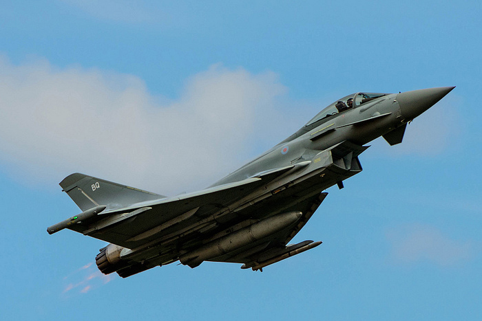 RAF Typhoon display over East Fortune at Airshow 2013 © frontendkindaguy on Flickr.