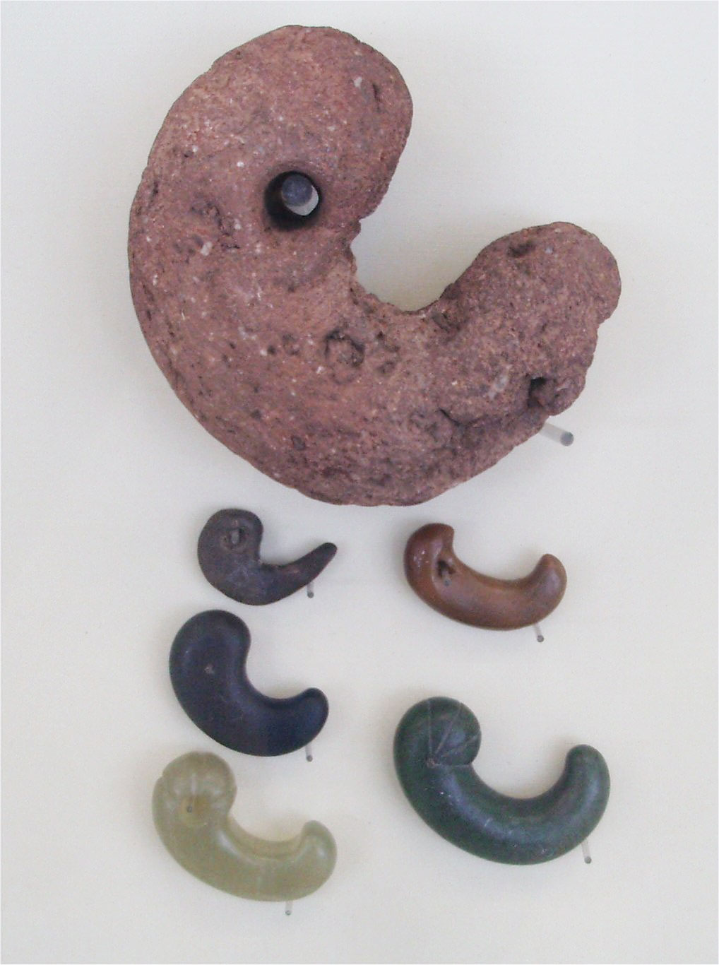 Magatama stones, found across Korea and Japan. Image by Pschemp, licensed under GFDL CC-BY-SA-3.0-migrated CC-BY-2.5.