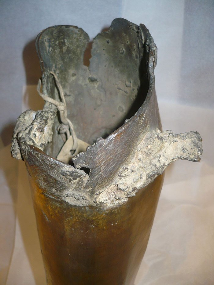 The outside of the leg is covered with gold, but only the visible bits – the top, which was hidden by a cloak, is plain. The thread runs through one of the original holes used in making the statue.