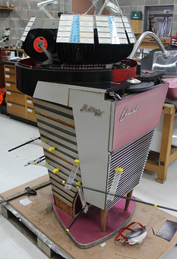 The jukebox during the clamping and adhering process.