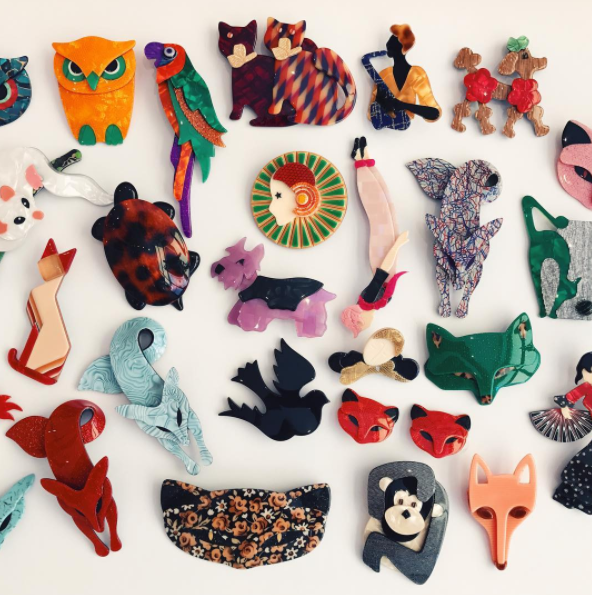 A bunch of colourful brooch in animal shapes.