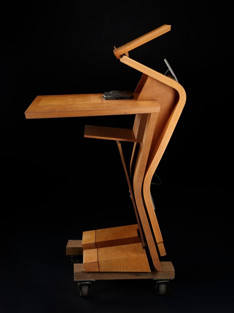 Side view of the desk, emphasising its humanoid shape and zizag curved frontage.