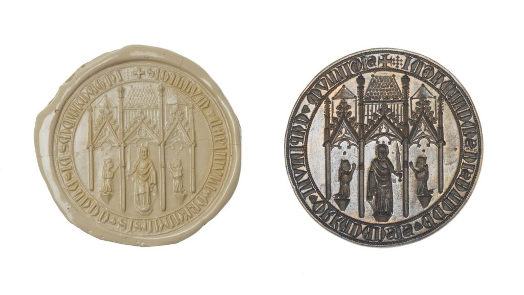 Front and rear view of a circular wax seal. three robed figures, monks, within a gothic arched architectural structure. With two figures kneeling in prayer on either side, the central figure wields a sword.